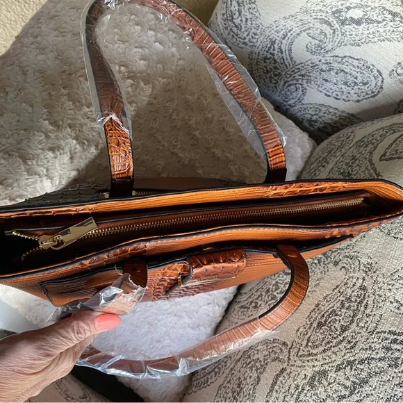 SALE! Vegan Leather, Alligator print Wallet and Handbag - Picture 7 of 16